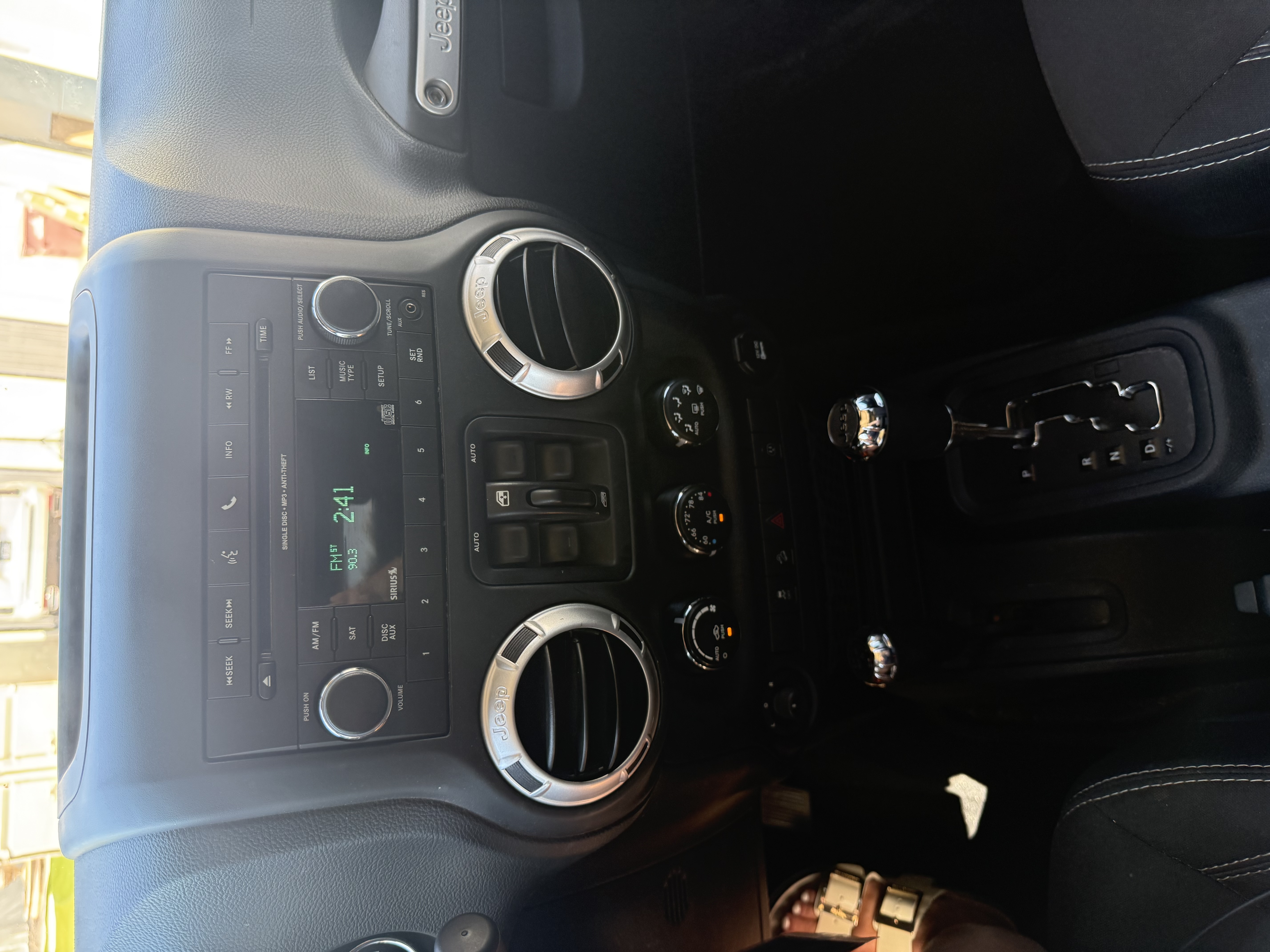 Used 2014 Jeep Wrangler Unlimited Sahara w/ Connectivity Group AWD/4WD image 15