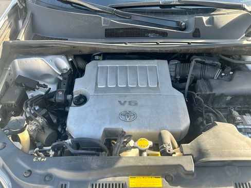 Used 2010 Toyota Highlander SE image 16