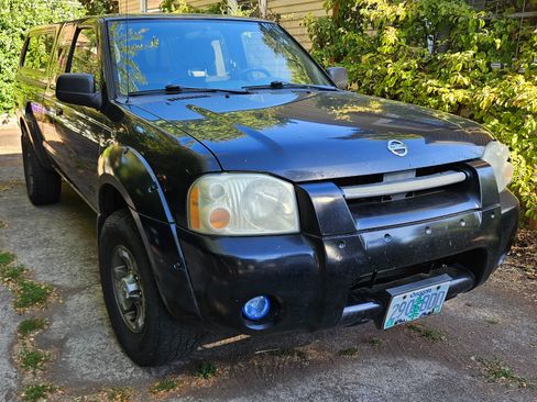 Used 2004 Nissan Frontier XE Desert Runner w/ (VTP) Value Truck Pkg AWD/4WD image 2