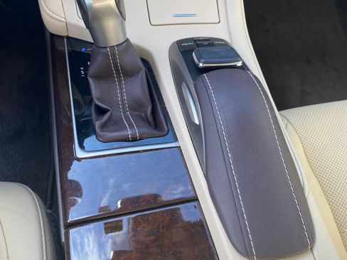 Used 2016 Lexus ES 350 w/ Luxury Package w/Wood Trim image 6