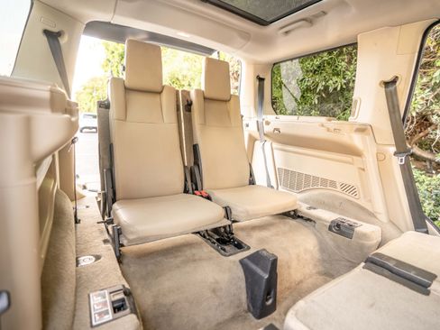 Used 2011 Land Rover LR4 image 26