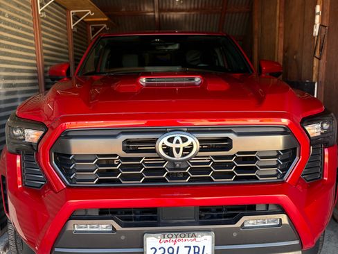 Used 2024 Toyota Tacoma TRD Sport w/ TRD Sport Premium Package image 14