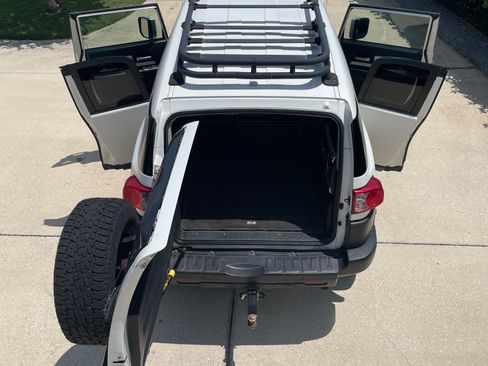 Used 2011 Toyota FJ Cruiser 4WD w/ Upgrade Pkg image 14