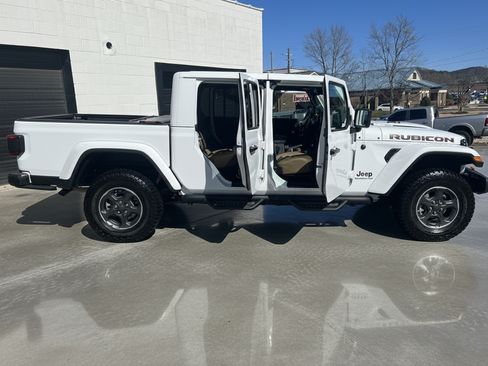 Used 2022 Jeep Gladiator Rubicon w/ LED Lighting Group image 2