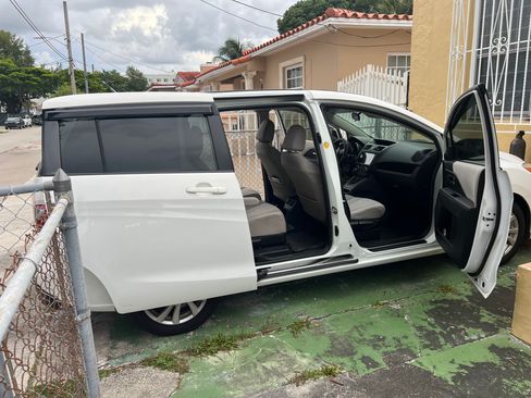 Used 2014 MAZDA MAZDA5 Sport image 6