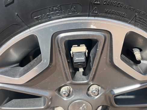 Used 2016 Jeep Wrangler Unlimited Rubicon w/ Max Tow Package image 12