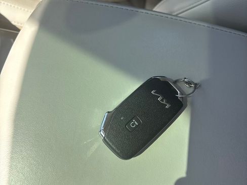 Used 2022 Kia Telluride EX w/ EX Premium Package image 4