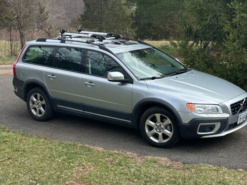 Used 2009 Volvo XC70 3.2 image 1