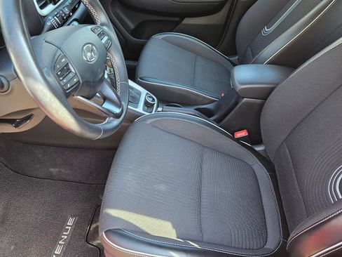 Used 2022 Hyundai Venue Limited w/ Cargo Package image 12