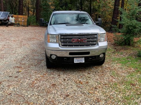 Used 2012 GMC Sierra 2500 SLE w/ SLE Preferred Package image 2