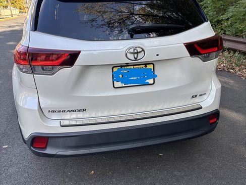 Used 2019 Toyota Highlander SE image 14