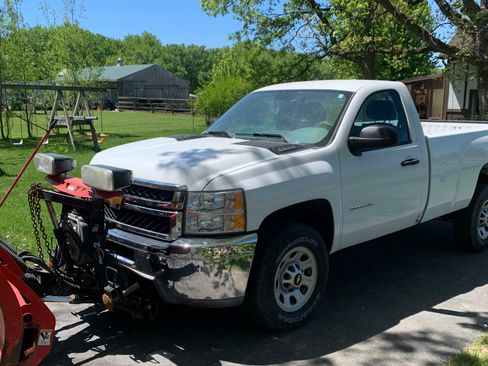 Used 2013 Chevrolet Silverado 2500 W/T w/ Snow Plow Prep Package AWD/4WD image 1