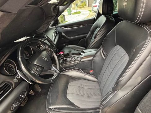 Used 2017 Maserati Levante w/ Luxury Package image 4