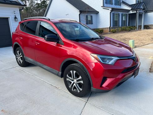 Used 2017 Toyota RAV4 LE image 4