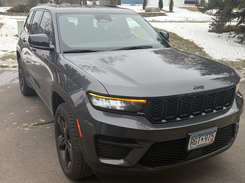 Used 2022 Jeep Grand Cherokee Altitude image 4