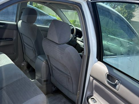 Used 2005 Toyota Camry LE FWD image 14