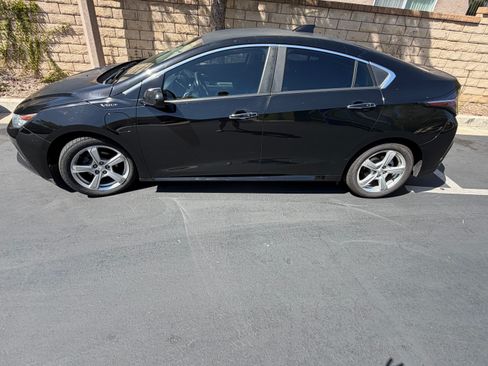 Used 2017 Chevrolet Volt LT w/ Comfort Package FWD image 8
