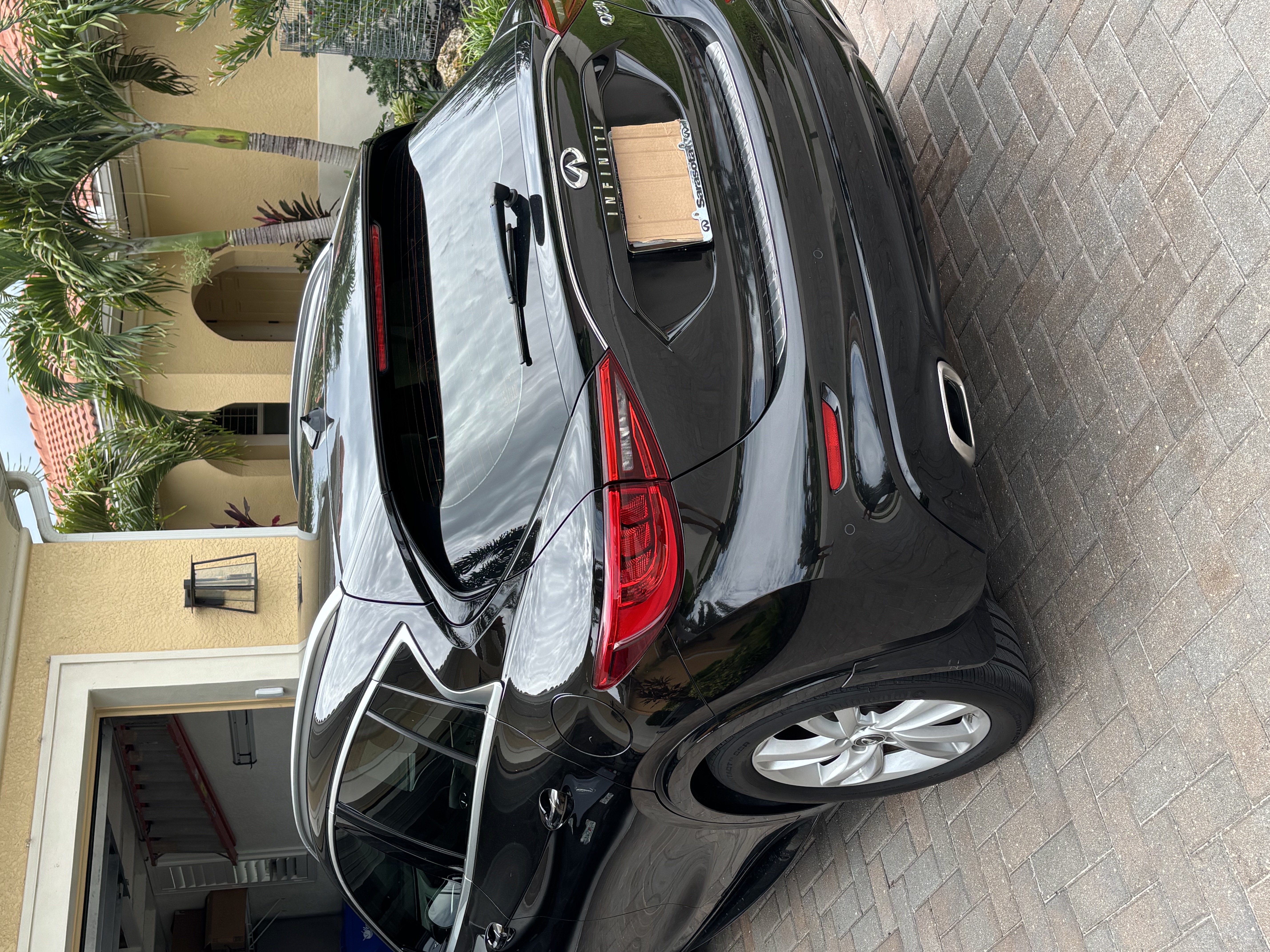 Used 2019 INFINITI QX30 w/ Navigation Package FWD image 9