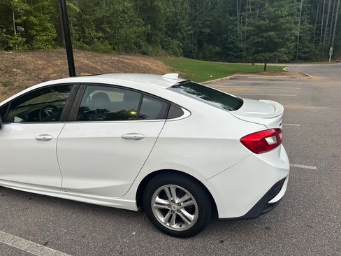 Used 2016 Chevrolet Cruze LT w/ Sun And Sound Package FWD image 4
