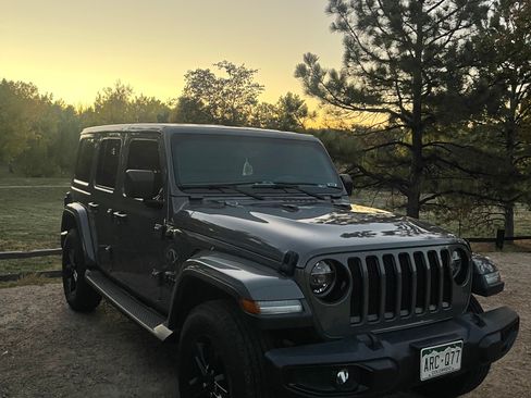 Used 2019 Jeep Wrangler Unlimited Sahara image 1
