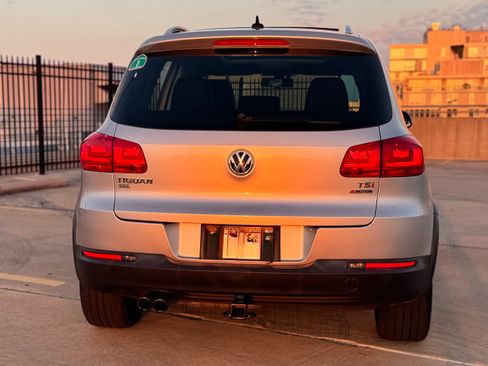 Used 2017 Volkswagen Tiguan SEL image 9