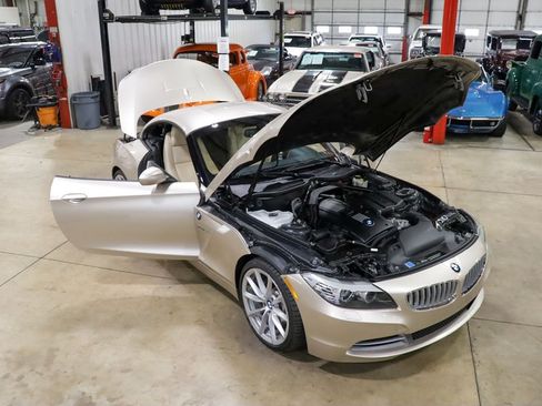 Used 2011 BMW Z4 sDrive35i image 9