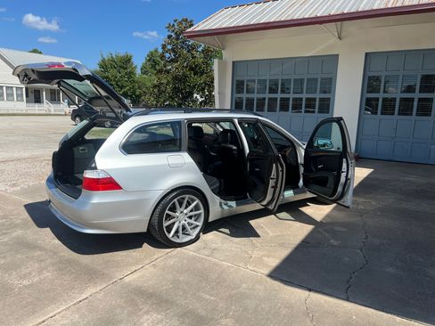 Used 2010 BMW 535i xDrive Wagon image 5