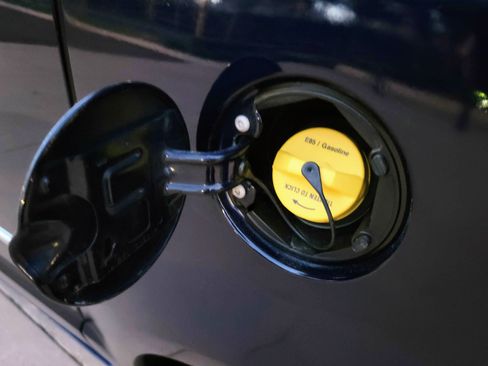 Used 2015 Chrysler Town & Country Touring image 29