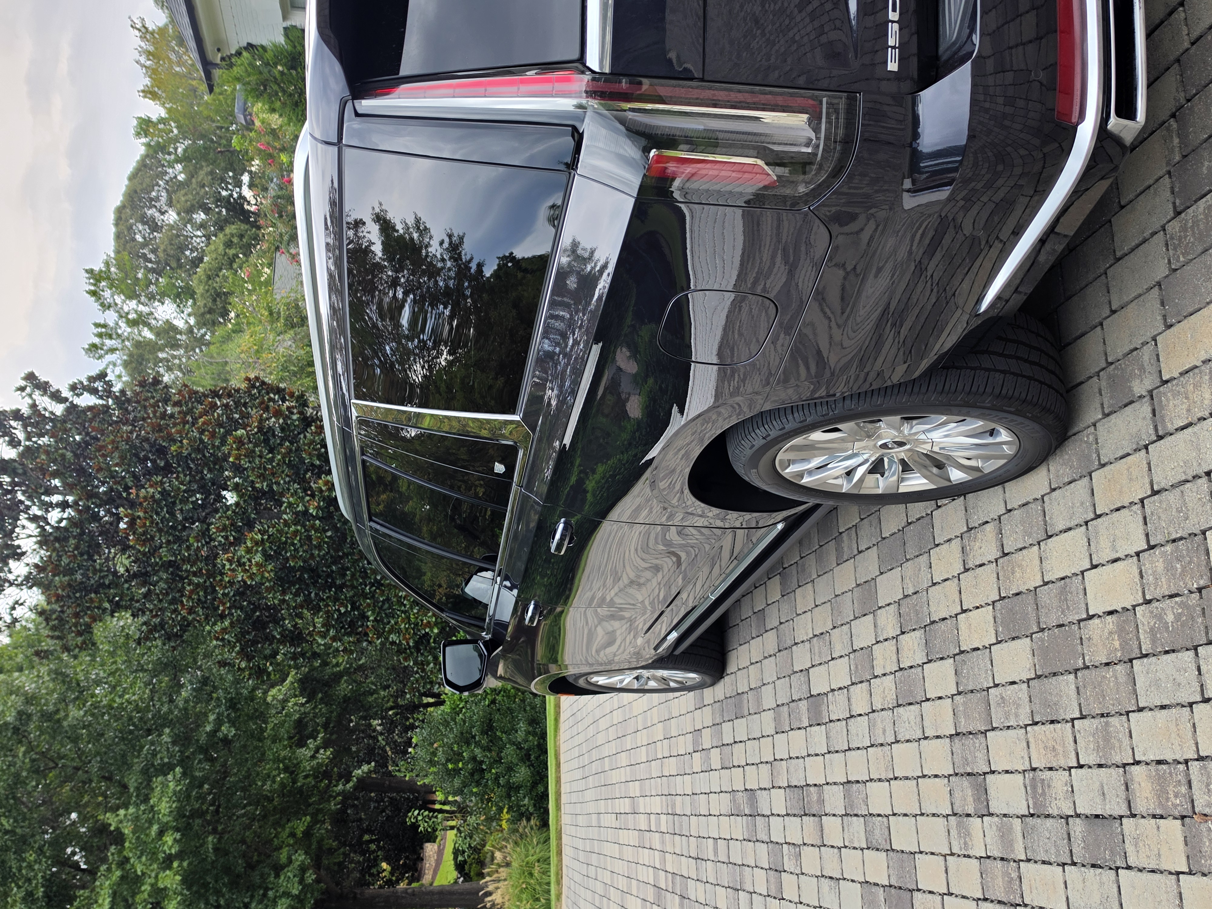 Used 2024 Cadillac Escalade ESV Premium Luxury w/ Performance Package AWD/4WD image 2