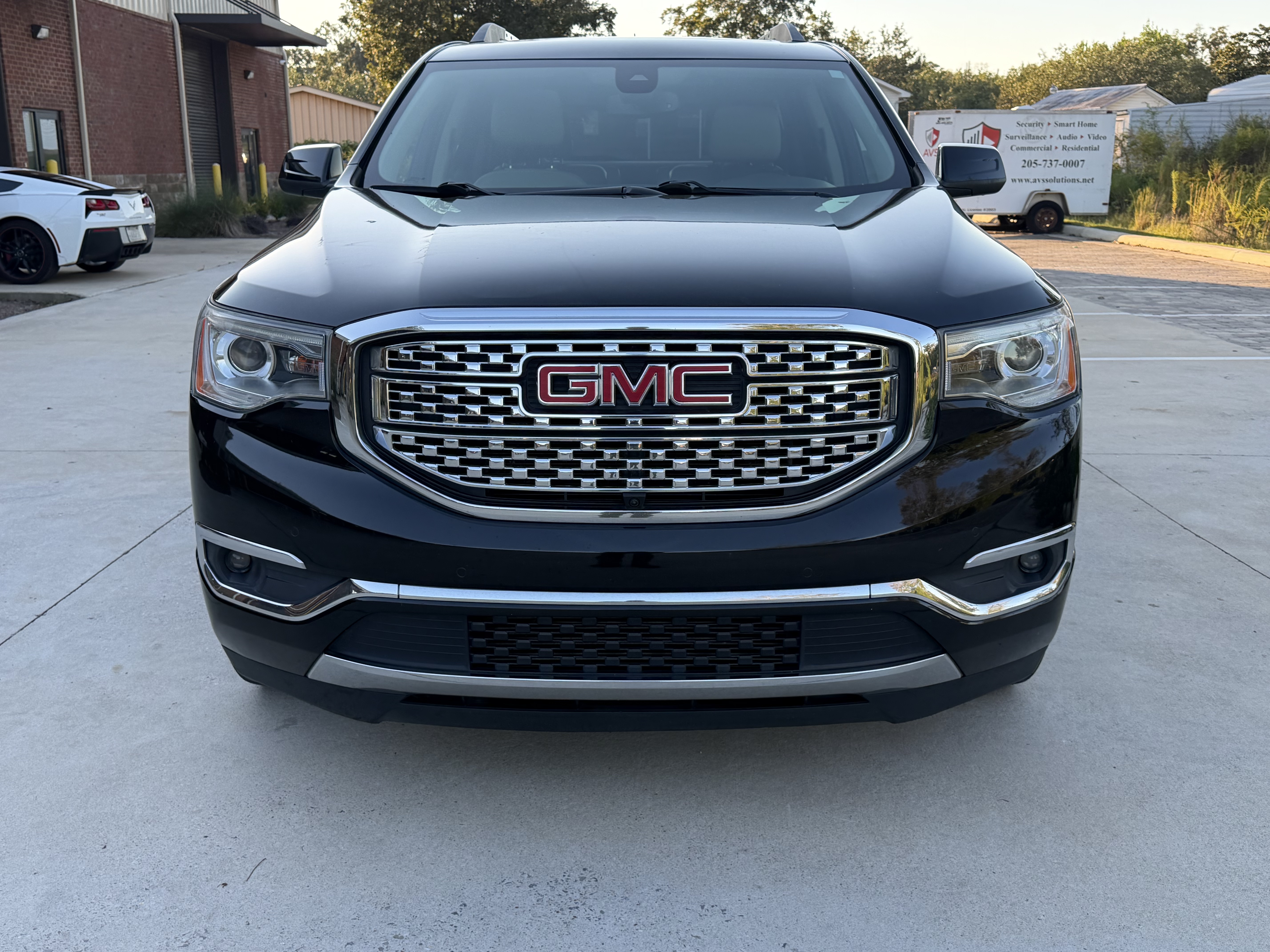 Used 2017 GMC Acadia Denali w/ Technology Package FWD image 8