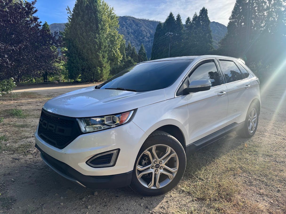 Used 2015 Ford Edge Titanium FWD image 4