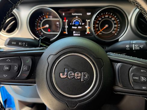 Used 2021 Jeep Gladiator Sport w/ Quick Order Package 24Q 80Th AWD/4WD image 11