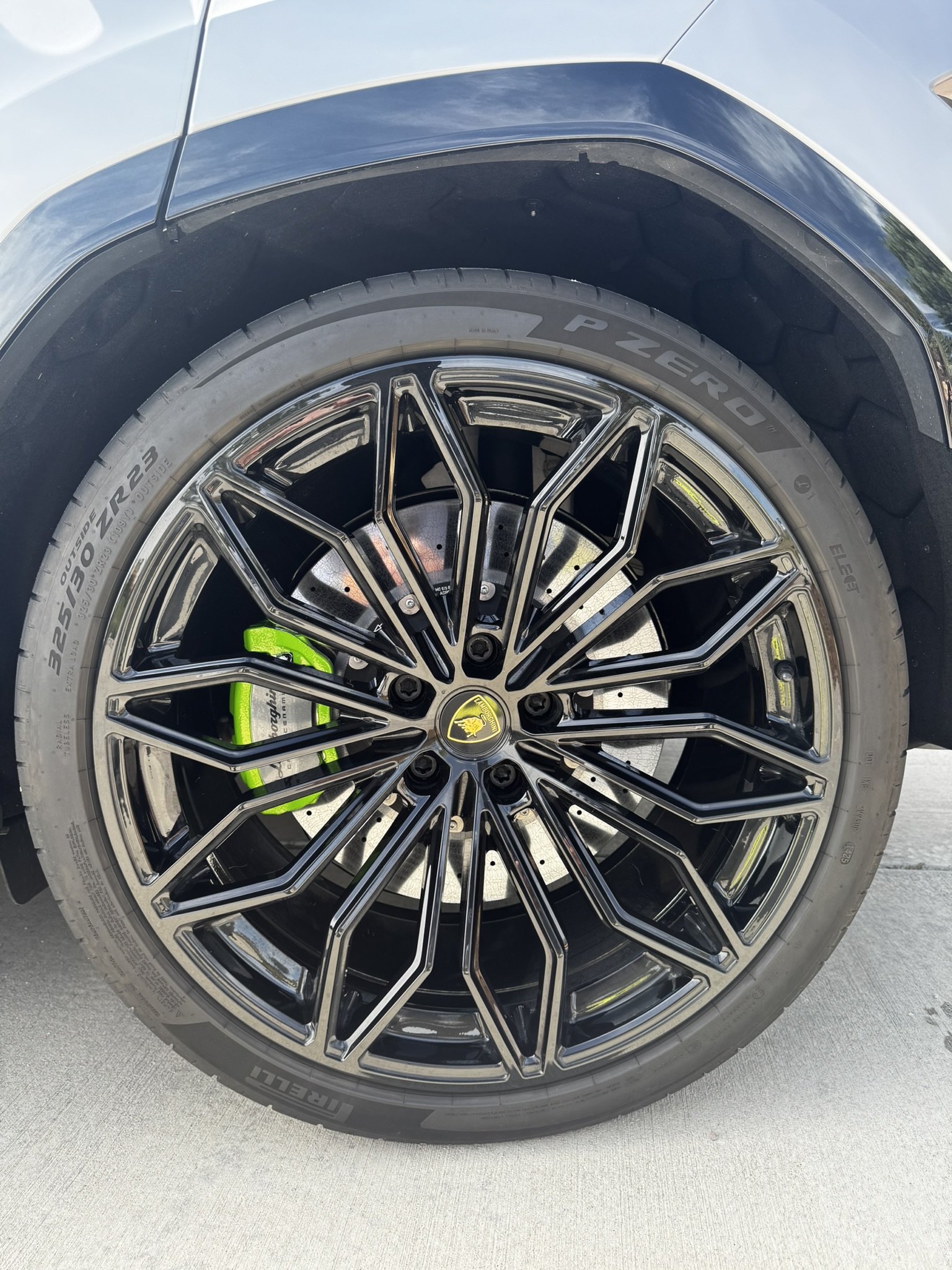 Used 2025 Lamborghini Urus SE AWD/4WD image 10