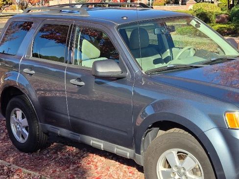 Used 2011 Ford Escape XLT w/ Cargo Pkg image 18