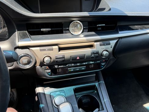 Used 2017 Lexus ES 350 w/ Accessory Package FWD image 8