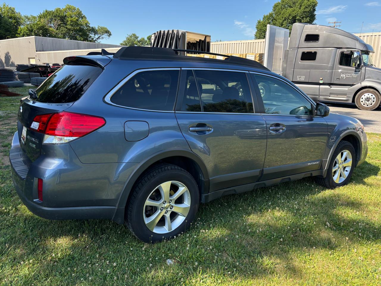 Used 2013 Subaru Outback 2.5i Limited w/ Popular Pkg 2 AWD/4WD image 8