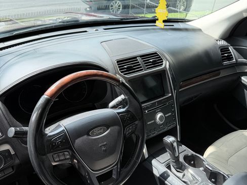 Used 2018 Ford Explorer Platinum AWD/4WD image 26