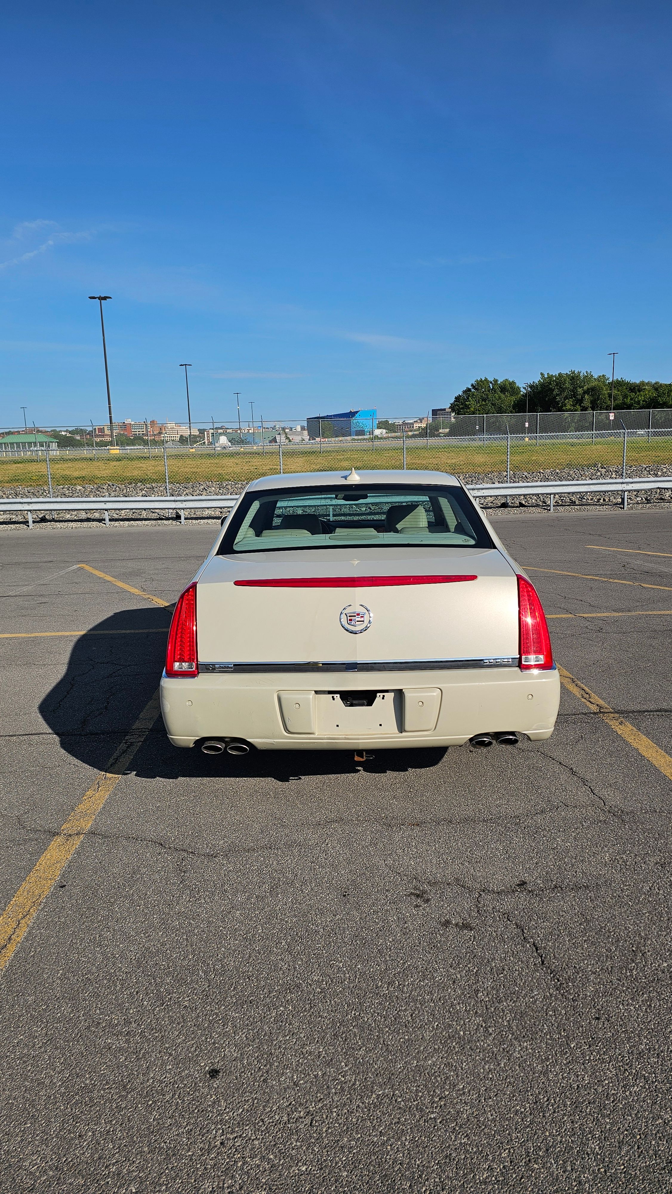 Used 2010 Cadillac DTS Luxury FWD image 6