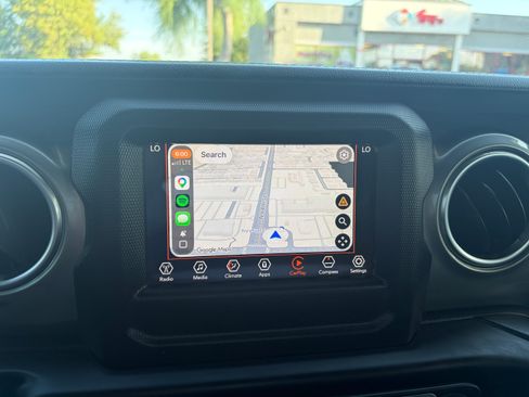 Used 2019 Jeep Wrangler Unlimited Sahara AWD/4WD image 10