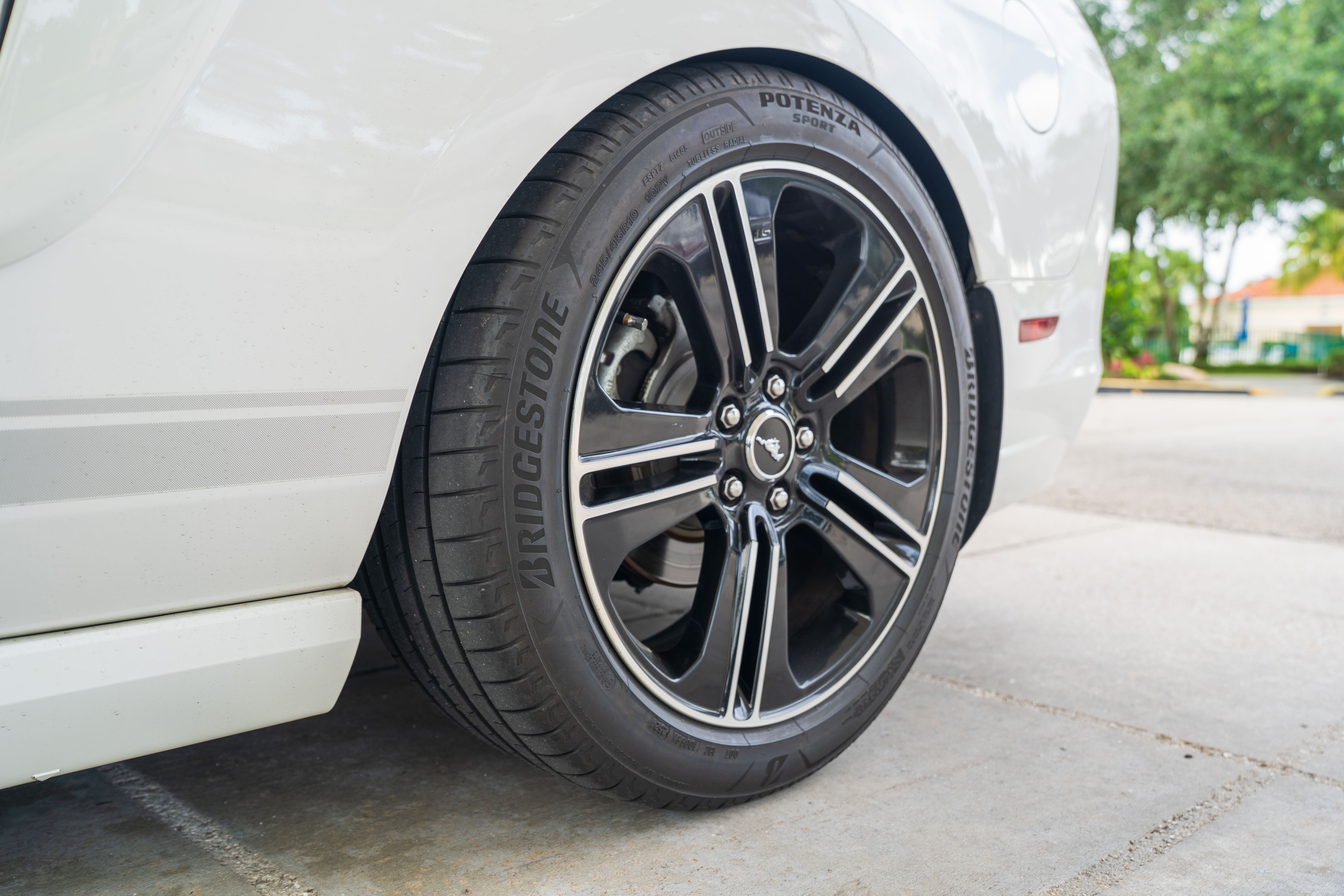 Used 2013 Ford Mustang GT Premium RWD image 16