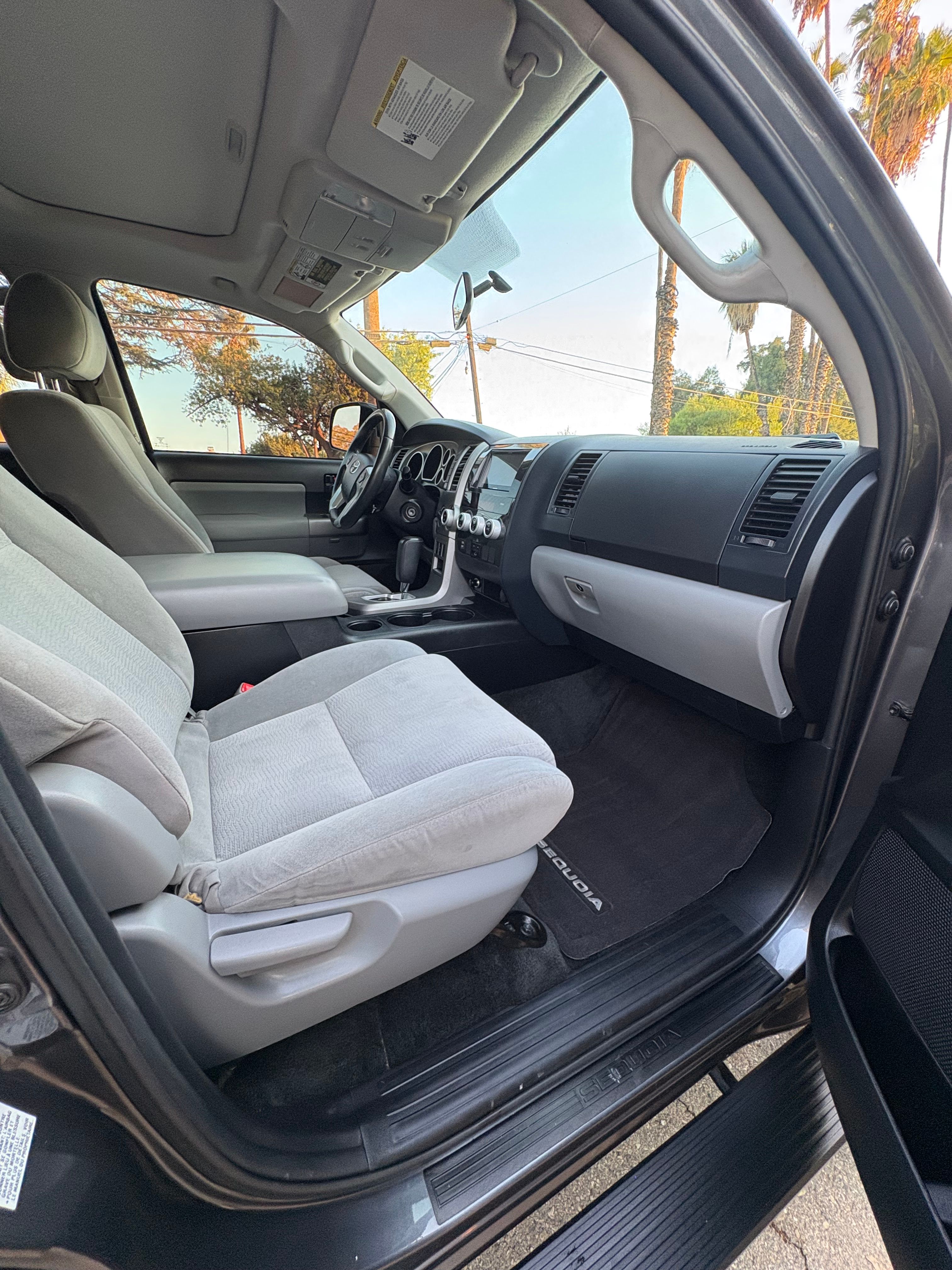Used 2014 Toyota Sequoia SR5 AWD/4WD image 16