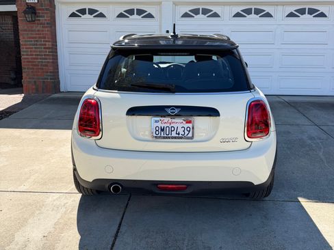 Used 2019 MINI Cooper 2-Door Hardtop w/ Signature Upholstery Package image 5