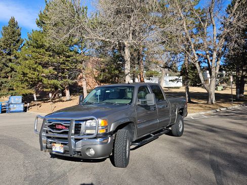 Used 2007 GMC Sierra 2500 SLT w/ Heavy-Duty Power Package image 9