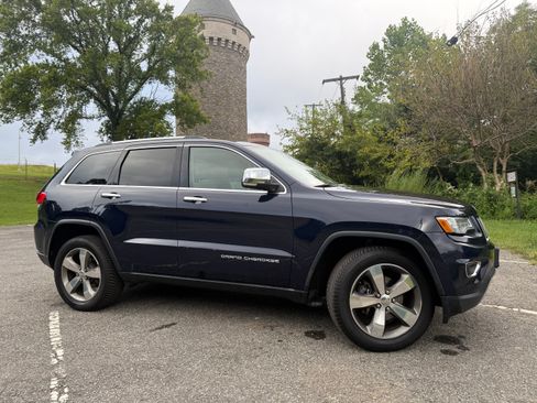 Used 2016 Jeep Grand Cherokee Limited w/ Luxury Group II AWD/4WD image 4