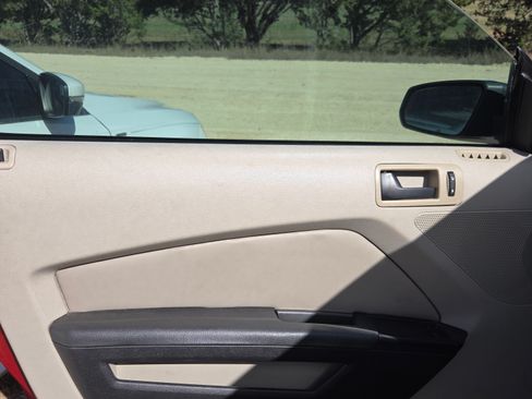 Used 2010 Ford Mustang Premium image 8