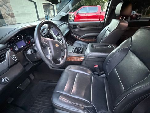 Used 2017 Chevrolet Suburban Premier RWD image 8