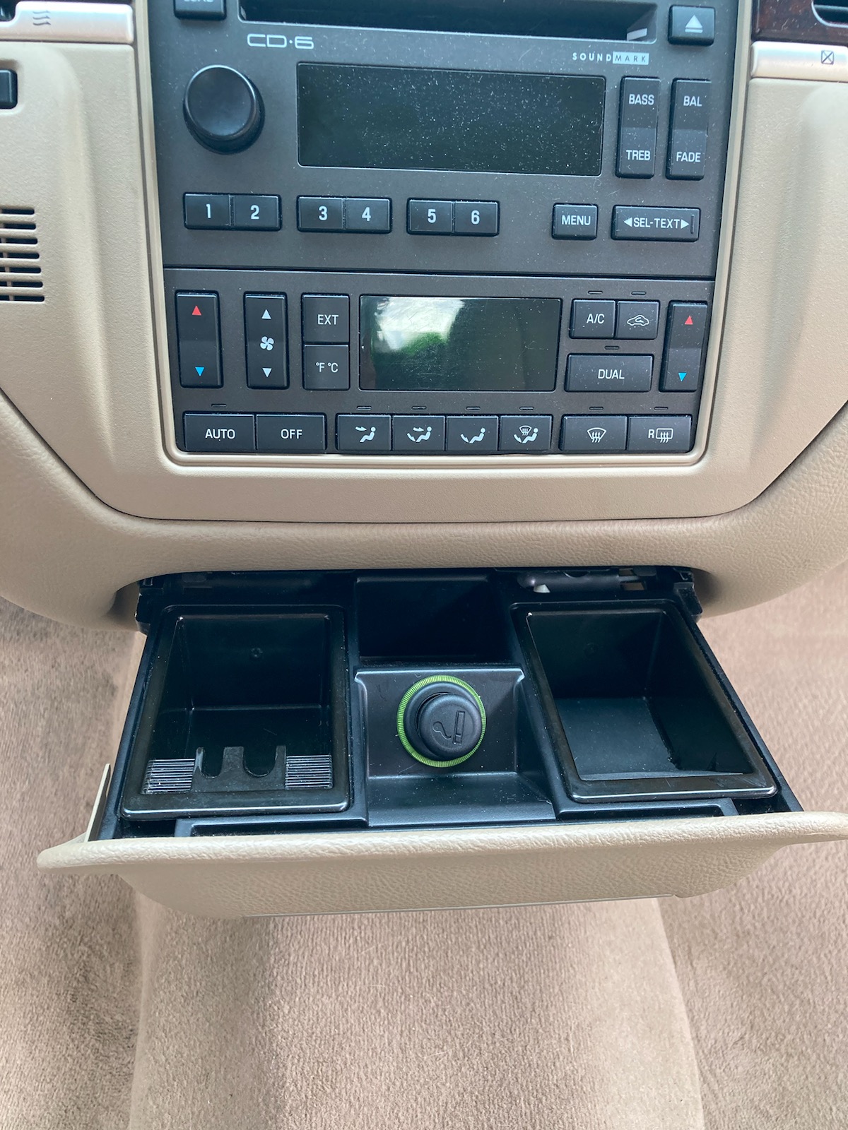 Used 2008 Lincoln Town Car Signature L RWD image 18