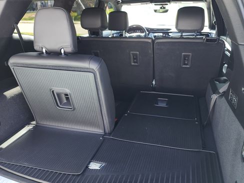 Used 2025 Cadillac XT6 Sport w/ Platinum Package image 13