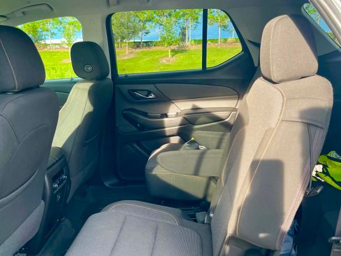 Used 2019 Chevrolet Traverse LT FWD image 16