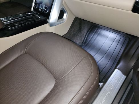 Used 2020 Land Rover Range Rover HSE image 24